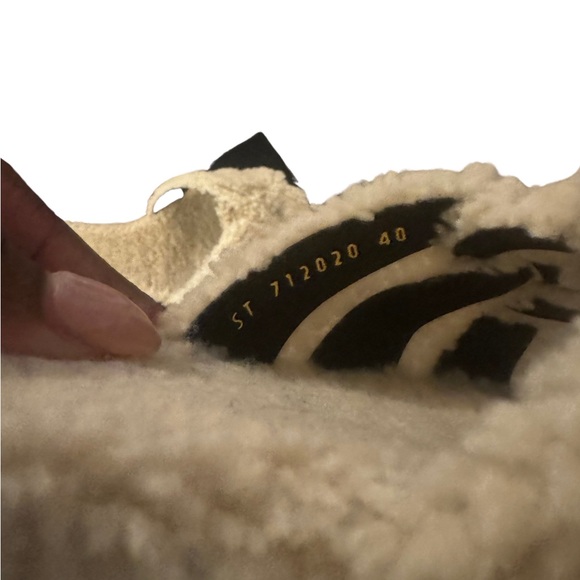 YSL Like New Tribute Shearling Flat Sandal - Picture 6 of 11